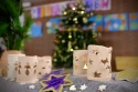 Weihnachtsbaum mit Töpferarbeiten