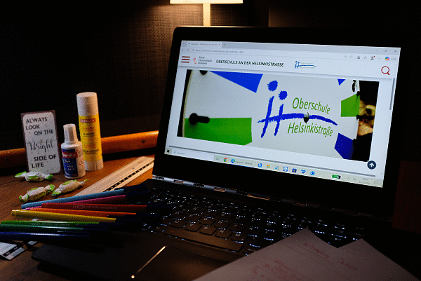 Notebook und Büromaterial